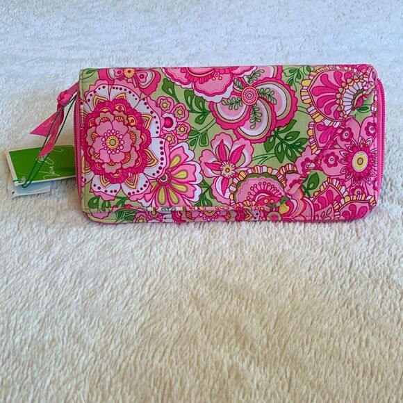Vera Bradley Travel Wallet Organizer in Petal Pink RETIRED NWT - Picture 1 of 13